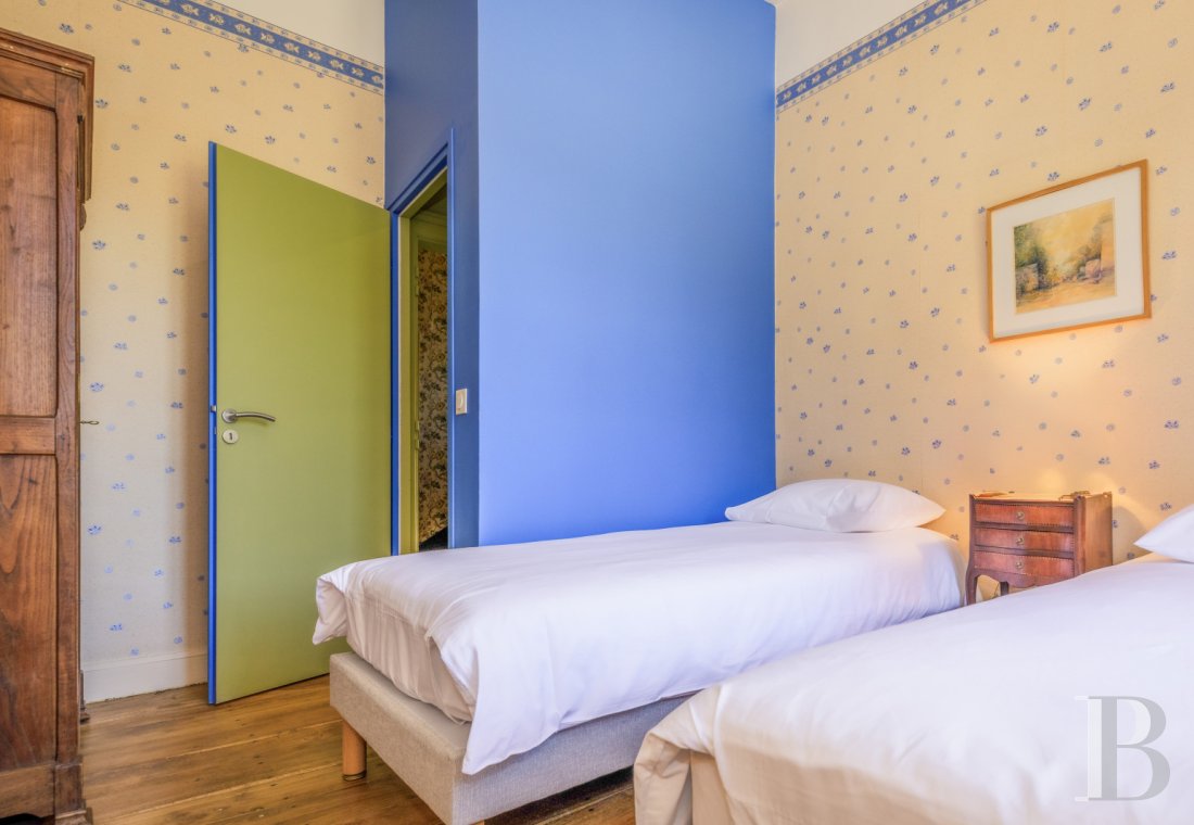 A 19th-century château dominating the surrounding landscape, south of Limoges in Haute-Vienne - photo  n°21